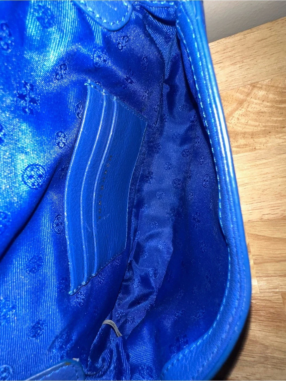 Tory Burch EUC Cobalt Pebbled Leather Crossbody with Gold Logo